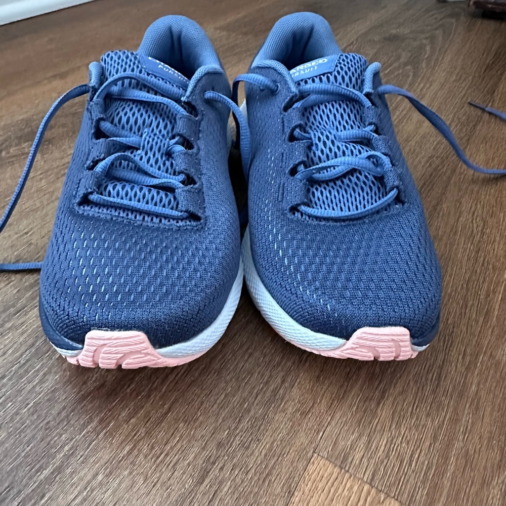 NWOT Women’s Size 8 Under Armour Charged Pursuit Navy and Peach Sneakers - Picture 4 of 5